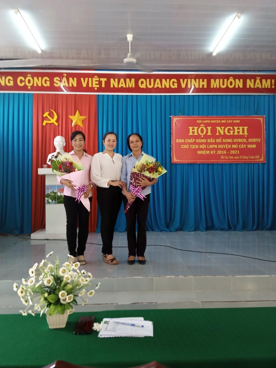 ẢNH BẦU CHỦ TỊCH HLHPN huyện.jpg
